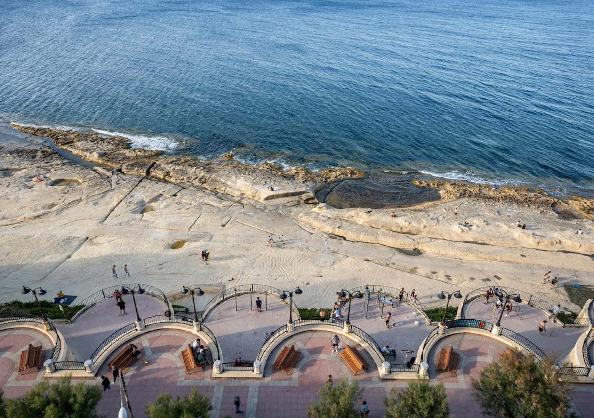 Sea View Luxury Haven Living & 3Bedrooms Seafront Σλιέμα Εξωτερικό φωτογραφία